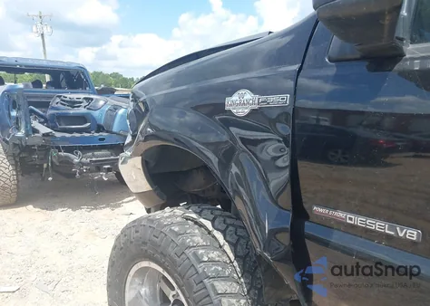 2000 Ford F-350 Lariat/Xl/Xlt z USA, uszkodzony, nr VIN 1FTSW31F0YEB58154